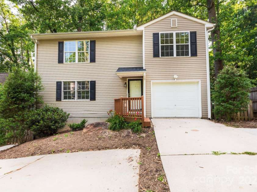 13 Castle Street, Asheville, NC 28803.  MLS# CAR4278006, YatesRealty ID 27406. Front