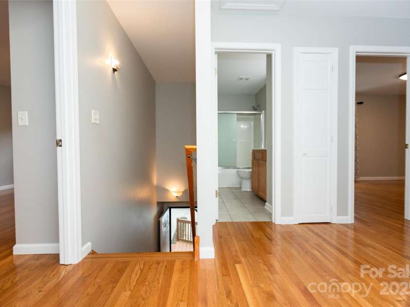 13 Castle Street, Asheville, NC 28803.  MLS# CAR4278006, YatesRealty ID 27406. Upstairs