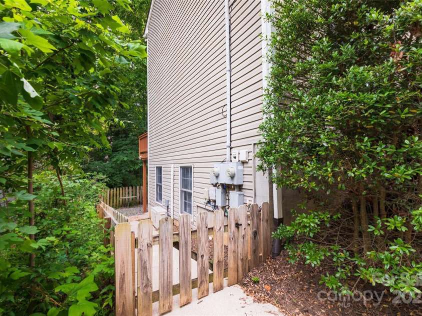 13 Castle Street, Asheville, NC 28803.  MLS# CAR4278006, YatesRealty ID 27406. Walkway