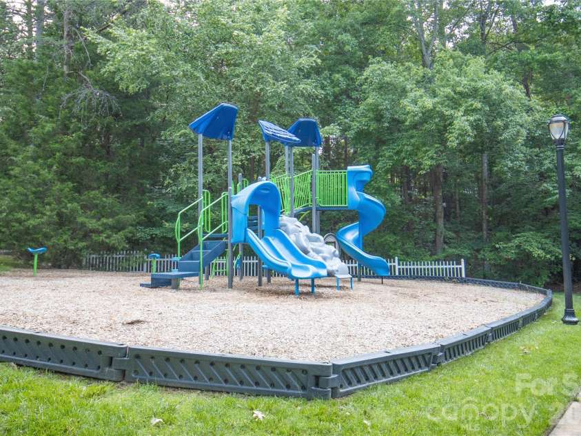 905 Stratford Run Drive, Fort Mill, SC 29708.  MLS# CAR4376445, YatesRealty ID 27407. 