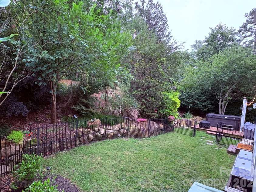 905 Stratford Run Drive, Fort Mill, SC 29708.  MLS# CAR4376445, YatesRealty ID 27407. 