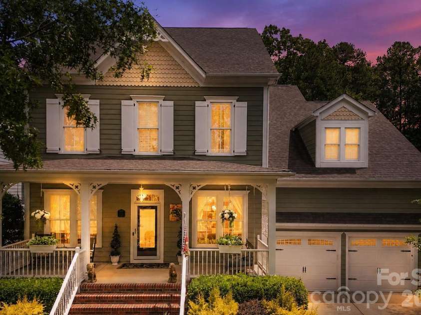 905 Stratford Run Drive, Fort Mill, SC 29708.  MLS# CAR4376445, YatesRealty ID 27407. 