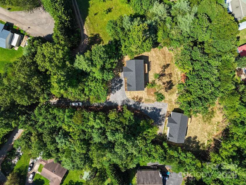 72 Carolyn Drive, Candler, NC 28715.  MLS# CAR4275453, YatesRealty ID 27408. 