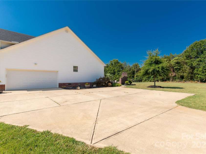 1302 Bryson Creek Drive, McConnells, SC 29726.  MLS# CAR4283048, YatesRealty ID 27409. 