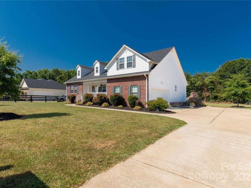 1302 Bryson Creek Drive, McConnells, SC 29726.  MLS# CAR4283048, YatesRealty ID 27409. 