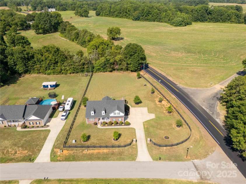 1302 Bryson Creek Drive, McConnells, SC 29726.  MLS# CAR4283048, YatesRealty ID 27409. 