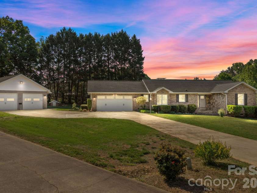 3030 Lydia Lane, Newton, NC 28658.  MLS# CAR4373237, YatesRealty ID 27409. 