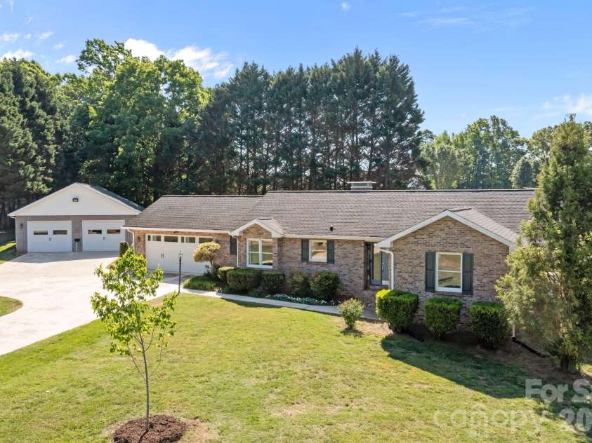3030 Lydia Lane, Newton, NC 28658.  MLS# CAR4373237, YatesRealty ID 27409. 