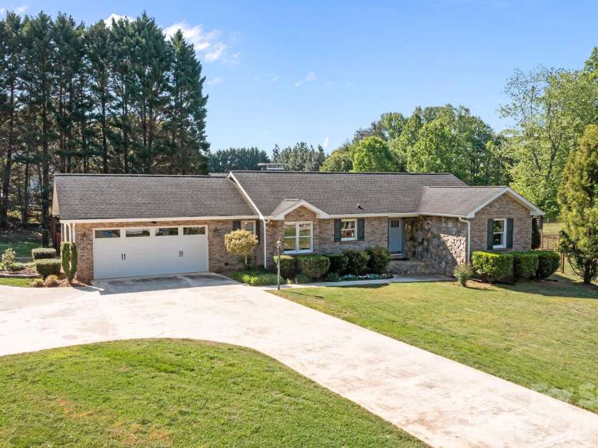3030 Lydia Lane, Newton, NC 28658.  MLS# CAR4373237, YatesRealty ID 27409. 