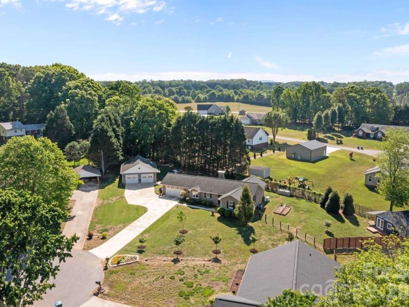3030 Lydia Lane, Newton, NC 28658.  MLS# CAR4373237, YatesRealty ID 27409. 
