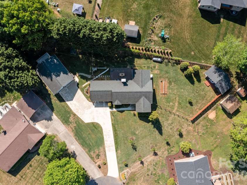 3030 Lydia Lane, Newton, NC 28658.  MLS# CAR4373237, YatesRealty ID 27409. 