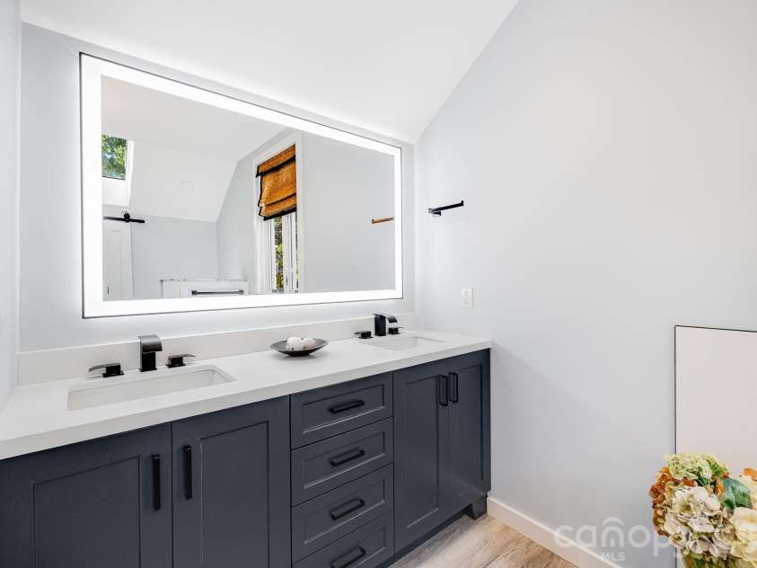 1387 Woods Ammons Road, Mars Hill, NC 28754.  MLS# CAR4303363, YatesRealty ID 2741. Anti-fog mirrors