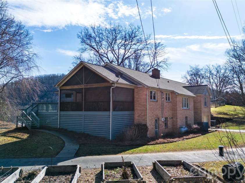 53 Dewees Drive, Sylva, NC 28779.  MLS# CAR4340336, YatesRealty ID 2741. 