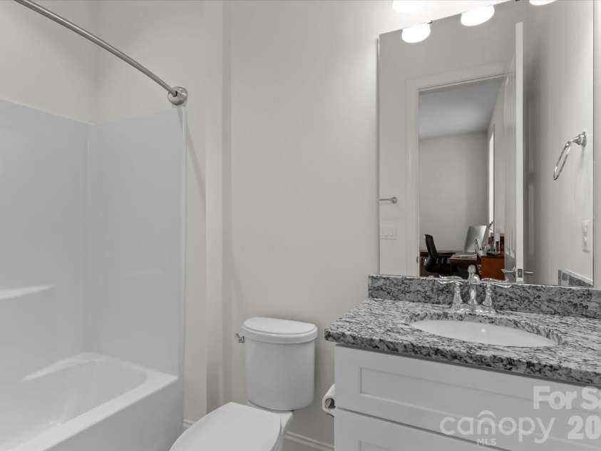 176 Hazelton Loop, Mooresville, NC 28117.  MLS# CAR4385381, YatesRealty ID 27414. En-suite for bedroom 3