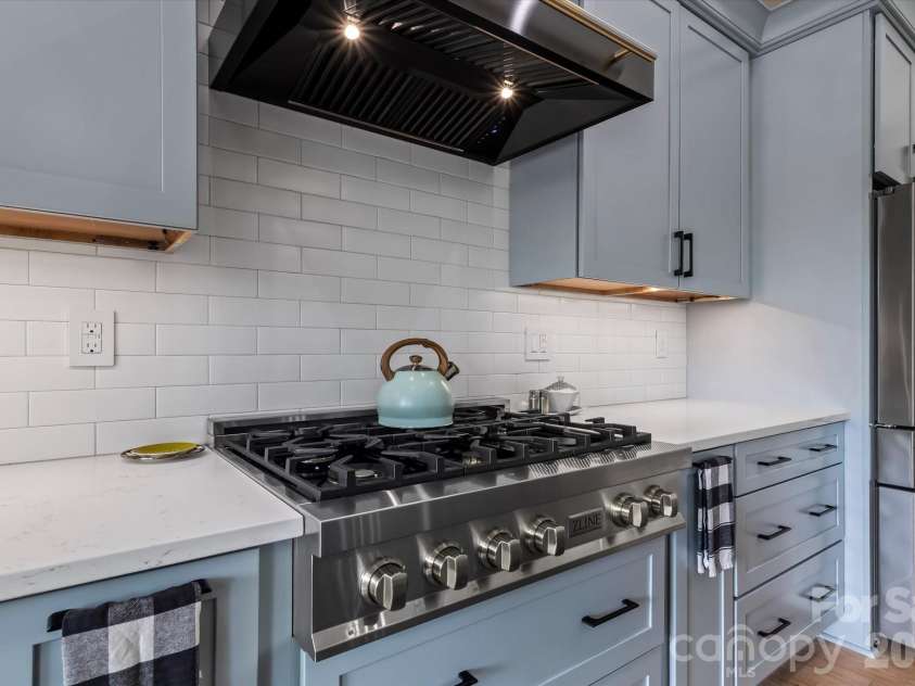 176 Hazelton Loop, Mooresville, NC 28117.  MLS# CAR4385381, YatesRealty ID 27414. Gorgeous gas cooktop