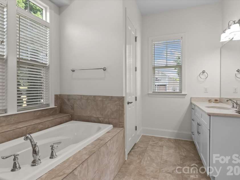 176 Hazelton Loop, Mooresville, NC 28117.  MLS# CAR4385381, YatesRealty ID 27414. Jetted tub