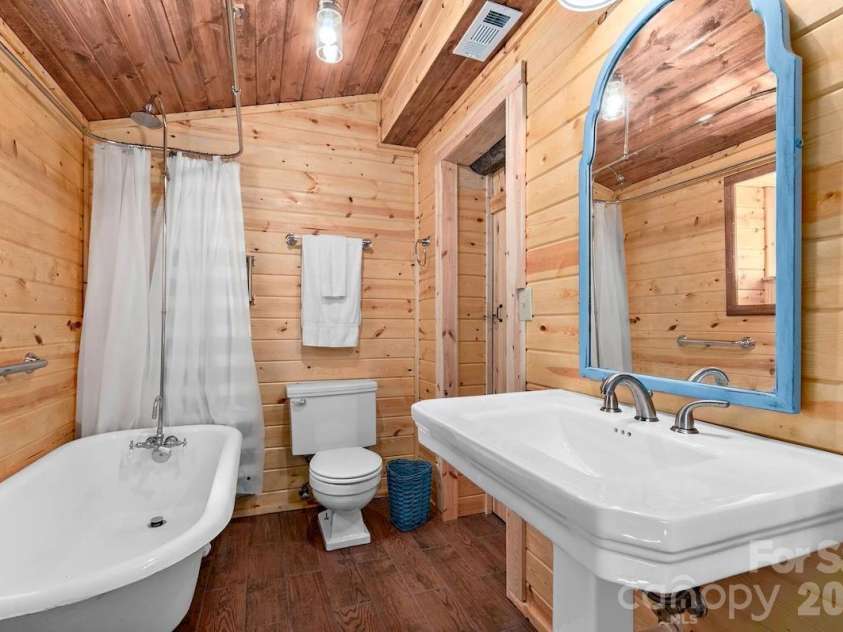 72 Chestnut Hill Road, Gerton, NC 28735.  MLS# CAR4375202, YatesRealty ID 27416. Main Cabin - full bathroom