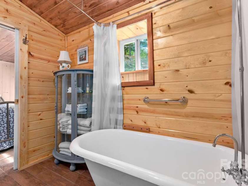 72 Chestnut Hill Road, Gerton, NC 28735.  MLS# CAR4375202, YatesRealty ID 27416. Main Cabin - full bathroom