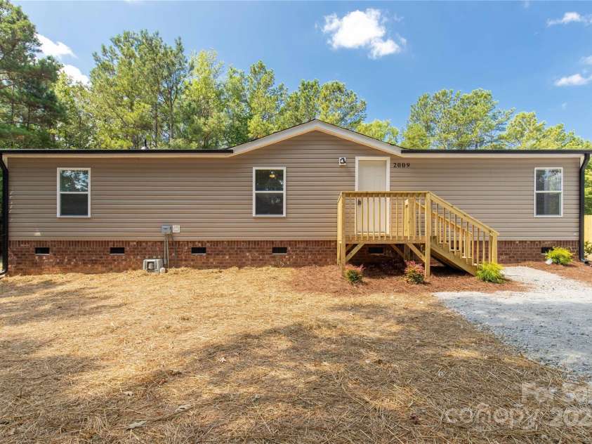 2009 Sugar Hill Road, York, SC 29745.  MLS# CAR4284017, YatesRealty ID 27417. 