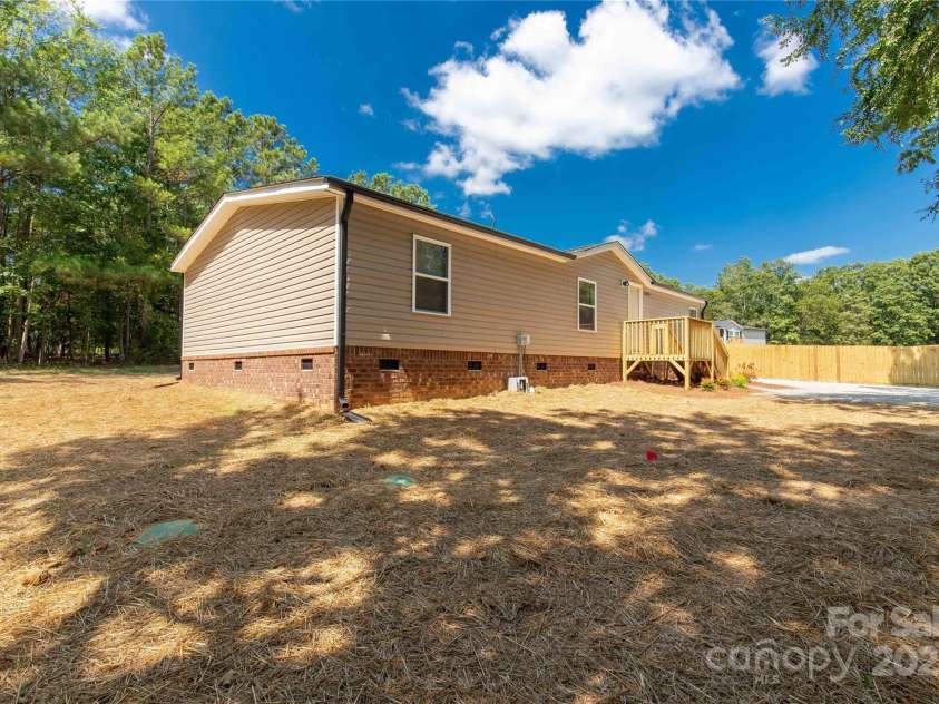 2009 Sugar Hill Road, York, SC 29745.  MLS# CAR4284017, YatesRealty ID 27417. 