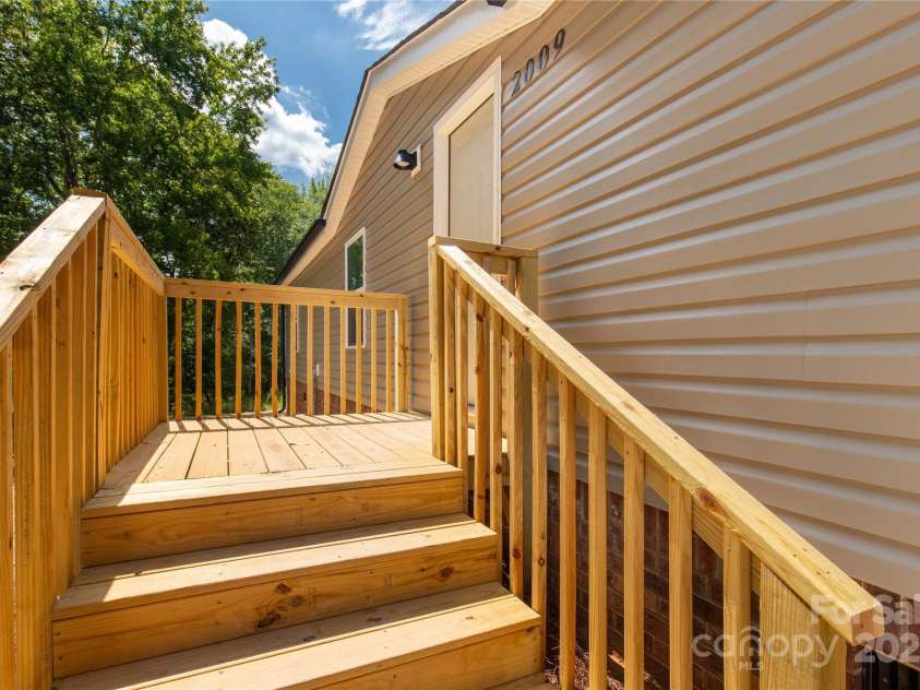 2009 Sugar Hill Road, York, SC 29745.  MLS# CAR4284017, YatesRealty ID 27417. 