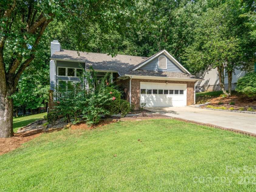 19017 Kailua Circle, Tega Cay, SC 29708.  MLS# CAR4278757, YatesRealty ID 27419. 