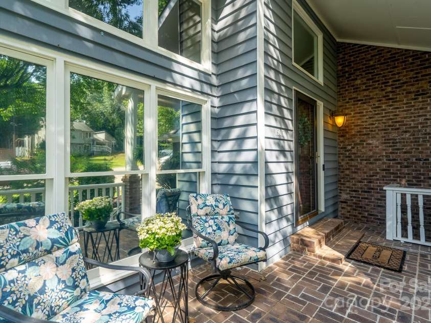 19017 Kailua Circle, Tega Cay, SC 29708.  MLS# CAR4278757, YatesRealty ID 27419. 