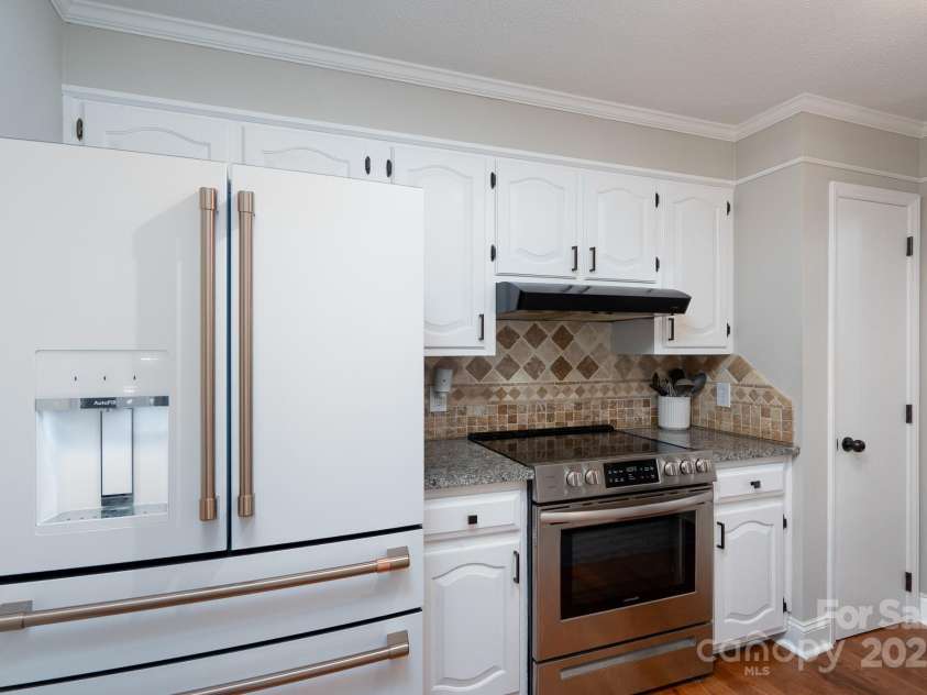 19017 Kailua Circle, Tega Cay, SC 29708.  MLS# CAR4278757, YatesRealty ID 27419. 