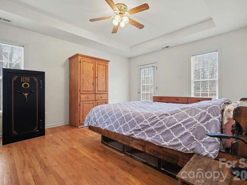 1010 James Street, Charlotte, NC 28216.  MLS# CAR4340340, YatesRealty ID 2742. 