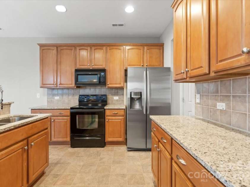 16513 Kettlewell Lane, Charlotte, NC 28277.  MLS# CAR4279757, YatesRealty ID 27421. 