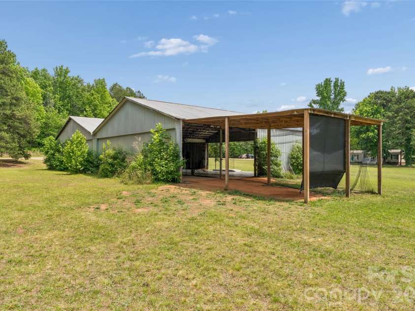 235 Misty Lane, Kannapolis, NC 28081.  MLS# CAR4387410, YatesRealty ID 27422. Hanger-Back