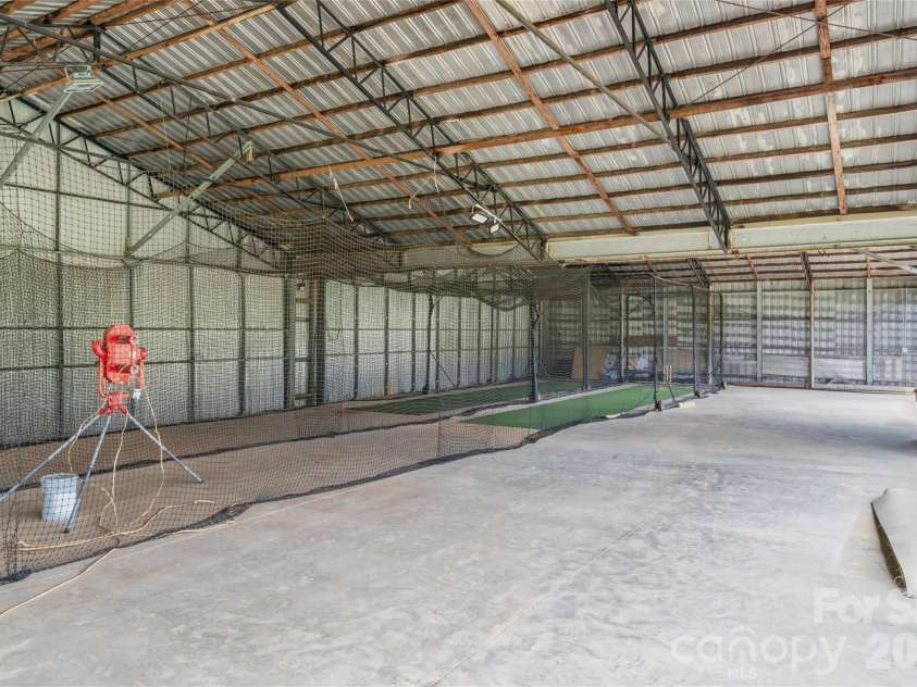 235 Misty Lane, Kannapolis, NC 28081.  MLS# CAR4387410, YatesRealty ID 27422. Hanger-Inside