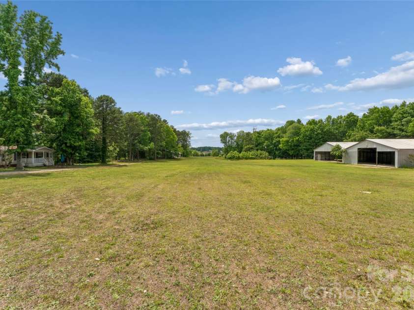 235 Misty Lane, Kannapolis, NC 28081.  MLS# CAR4387410, YatesRealty ID 27422. Hanger-Longview