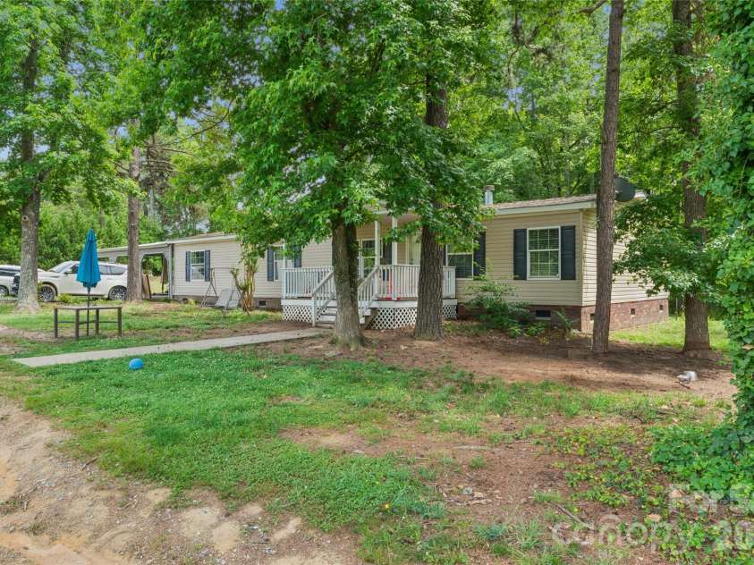 235 Misty Lane, Kannapolis, NC 28081.  MLS# CAR4387410, YatesRealty ID 27422. House-Side