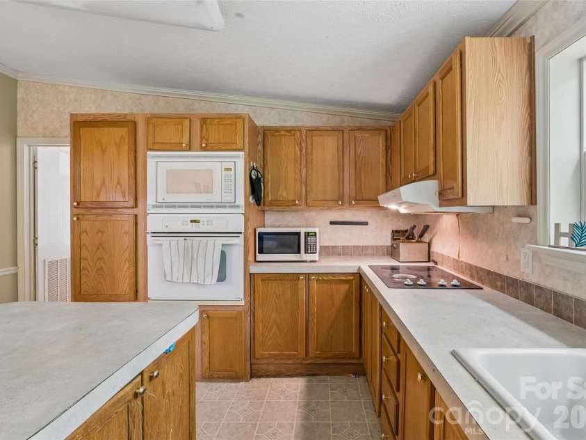 235 Misty Lane, Kannapolis, NC 28081.  MLS# CAR4387410, YatesRealty ID 27422. Kitchen2