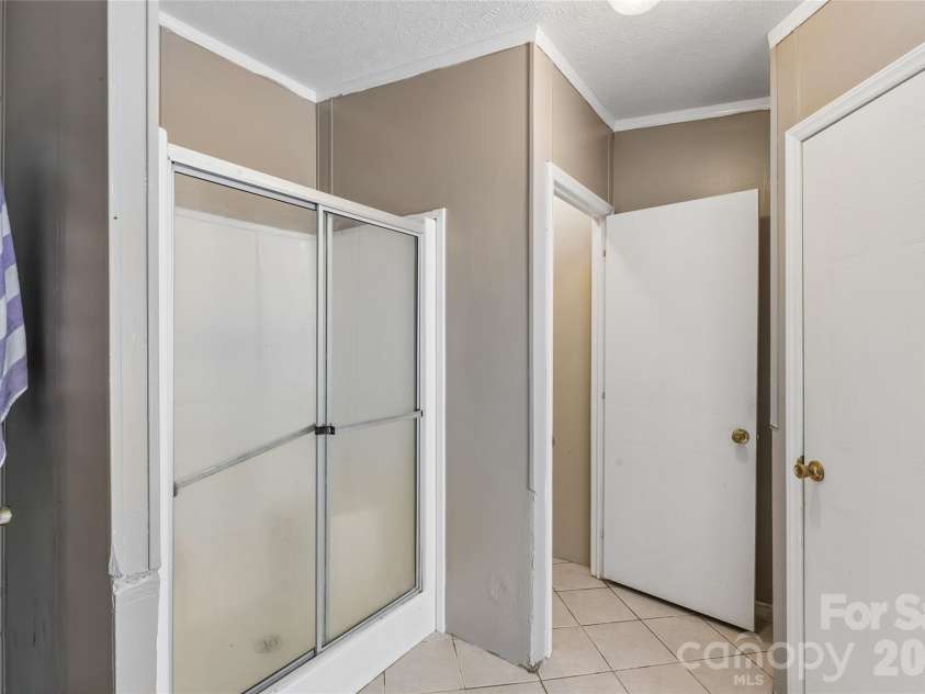 235 Misty Lane, Kannapolis, NC 28081.  MLS# CAR4387410, YatesRealty ID 27422. Master Bathroom2