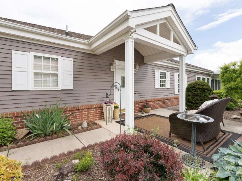 4B Heather Way, Candler, NC 28715.  MLS# CAR4258512, YatesRealty ID 27422. 