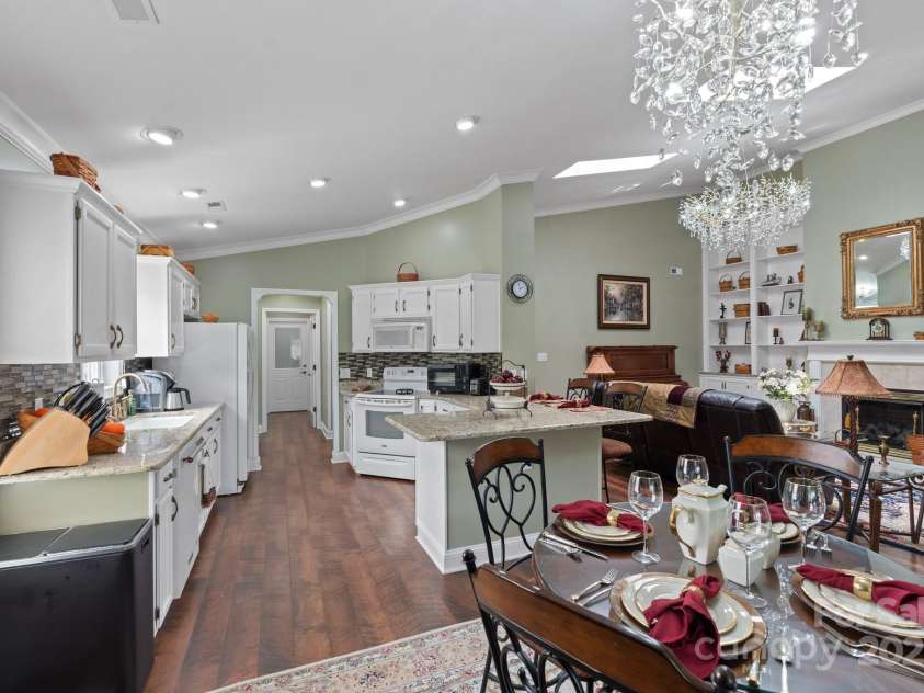 4B Heather Way, Candler, NC 28715.  MLS# CAR4258512, YatesRealty ID 27422. 