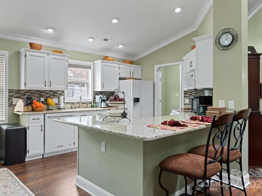 4B Heather Way, Candler, NC 28715.  MLS# CAR4258512, YatesRealty ID 27422. 