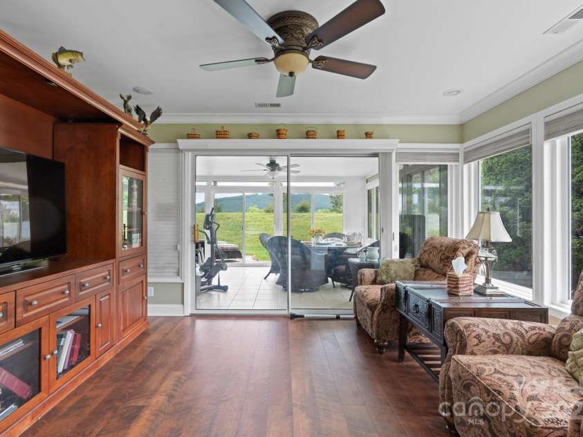 4B Heather Way, Candler, NC 28715.  MLS# CAR4258512, YatesRealty ID 27422. 