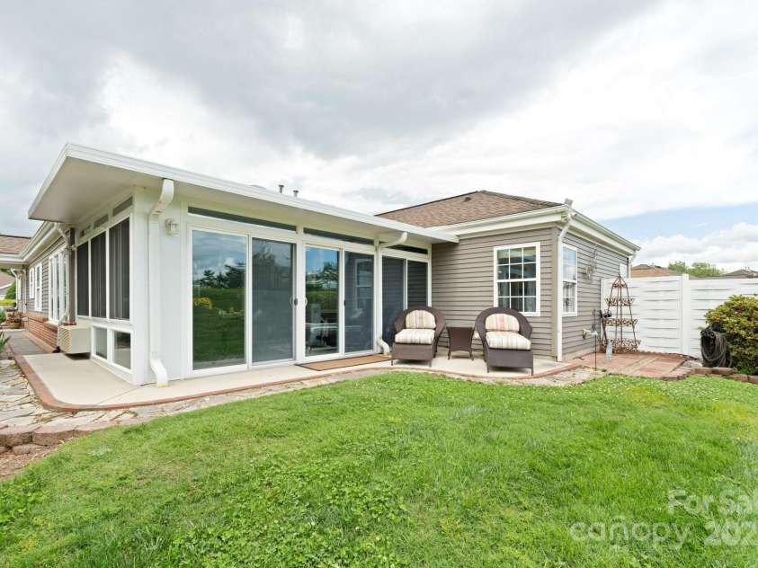 4B Heather Way, Candler, NC 28715.  MLS# CAR4258512, YatesRealty ID 27422. 