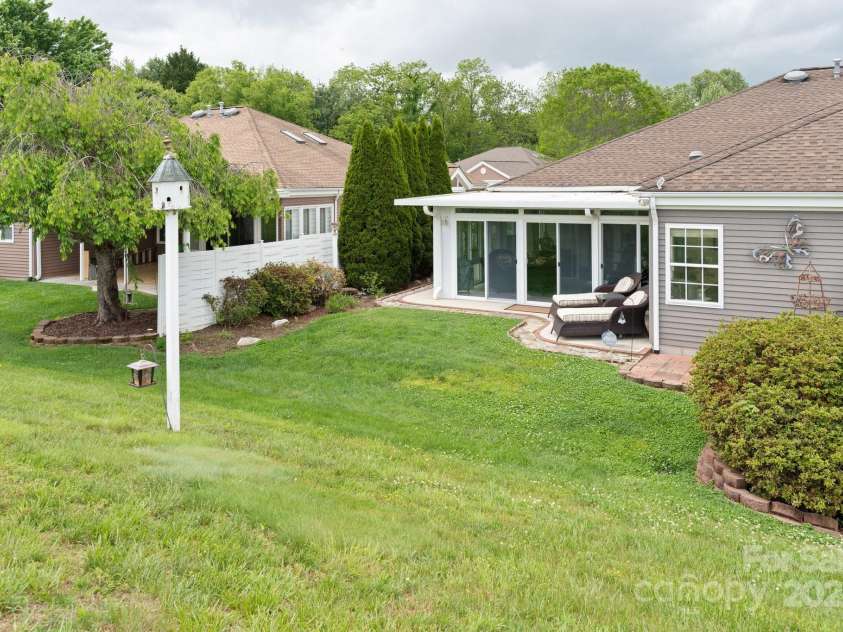 4B Heather Way, Candler, NC 28715.  MLS# CAR4258512, YatesRealty ID 27422. 