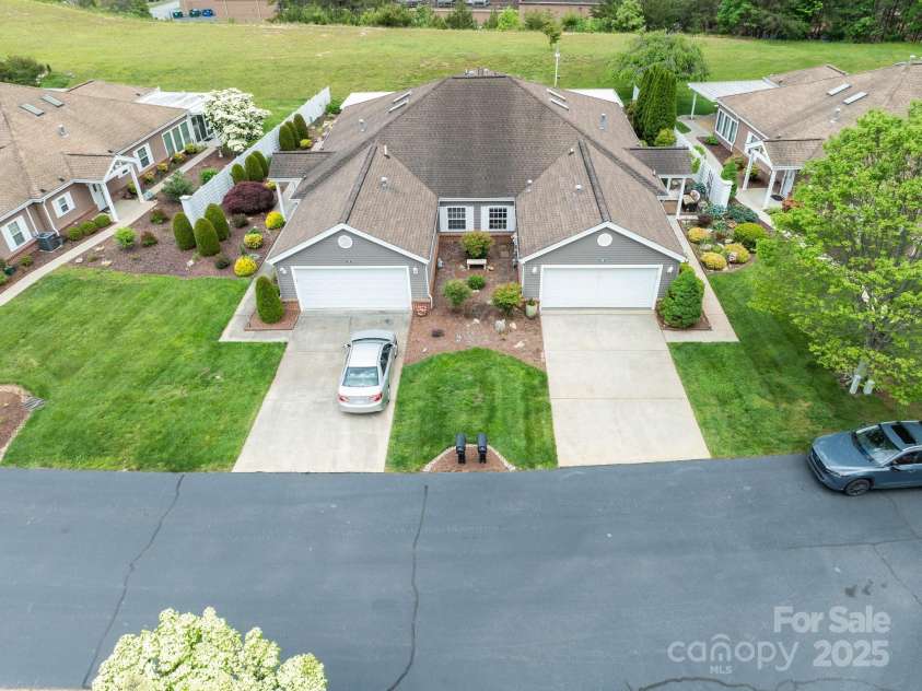 4B Heather Way, Candler, NC 28715.  MLS# CAR4258512, YatesRealty ID 27422. 