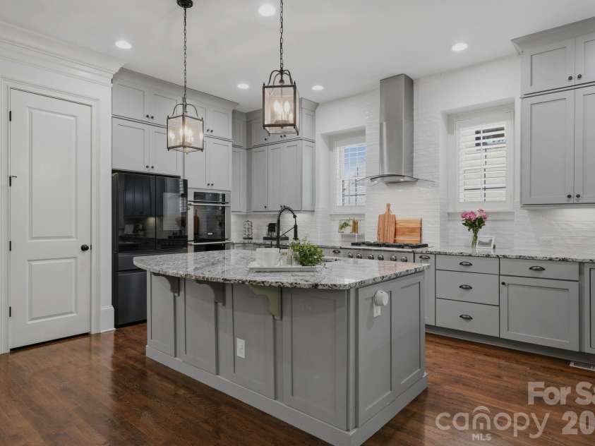 221 Glenmoor Drive, Waxhaw, NC 28173.  MLS# CAR4385610, YatesRealty ID 27425. 