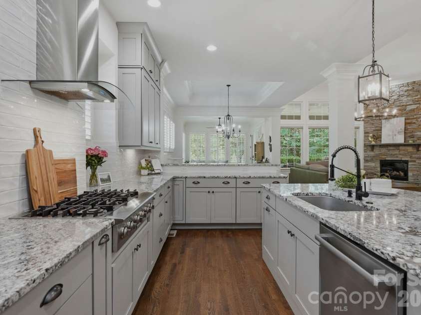 221 Glenmoor Drive, Waxhaw, NC 28173.  MLS# CAR4385610, YatesRealty ID 27425. 