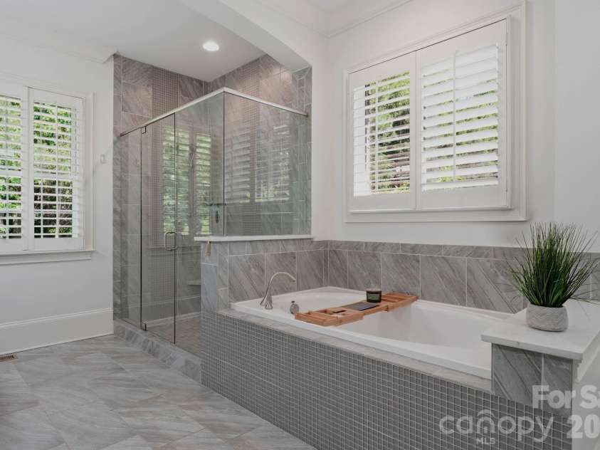 221 Glenmoor Drive, Waxhaw, NC 28173.  MLS# CAR4385610, YatesRealty ID 27425. 