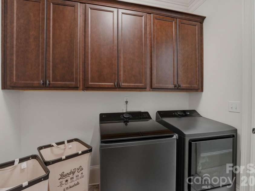 221 Glenmoor Drive, Waxhaw, NC 28173.  MLS# CAR4385610, YatesRealty ID 27425. 