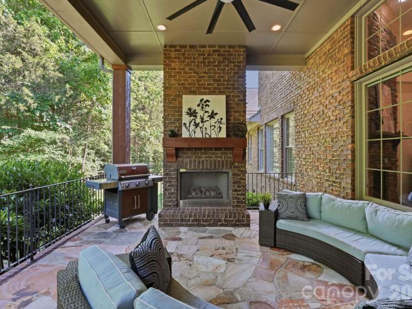 221 Glenmoor Drive, Waxhaw, NC 28173.  MLS# CAR4385610, YatesRealty ID 27425. 