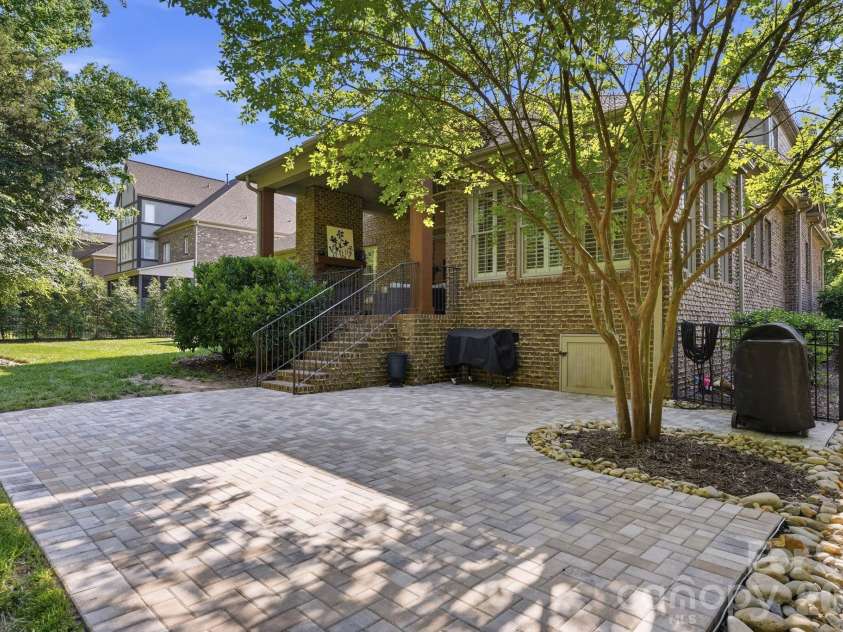 221 Glenmoor Drive, Waxhaw, NC 28173.  MLS# CAR4385610, YatesRealty ID 27425. 
