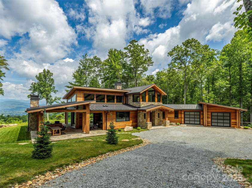 30 Banks Lane, Brevard, NC 28712.  MLS# CAR4283039, YatesRealty ID 27426. 